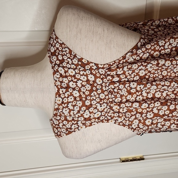 CAbi Folklore Floral Lark Top Size M NWT - Picture 7 of 14